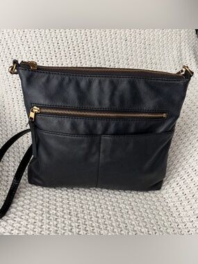 Fossil Black Leather Crossbody Bag Adjustable Strap Zip Pocket Everyday Purse